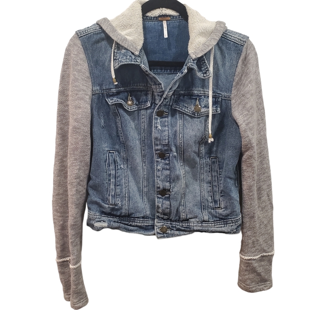 Free People Women's Distressed Hooded Denim Jacket Size Medium 100% Cottom Denim